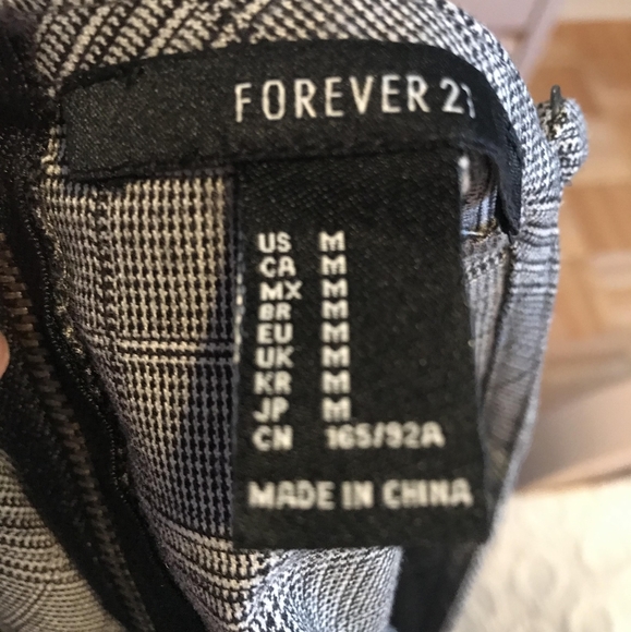 Gray pattern crop top - Picture 2 of 3